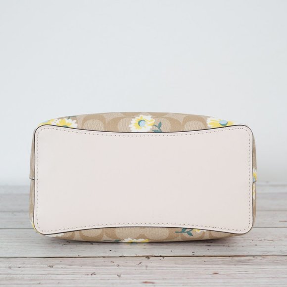 NWT Coach Small Town Bucket Bag with Daisy Print - Picture 10 of 12